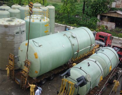 玻璃鋼儲罐的施工現場