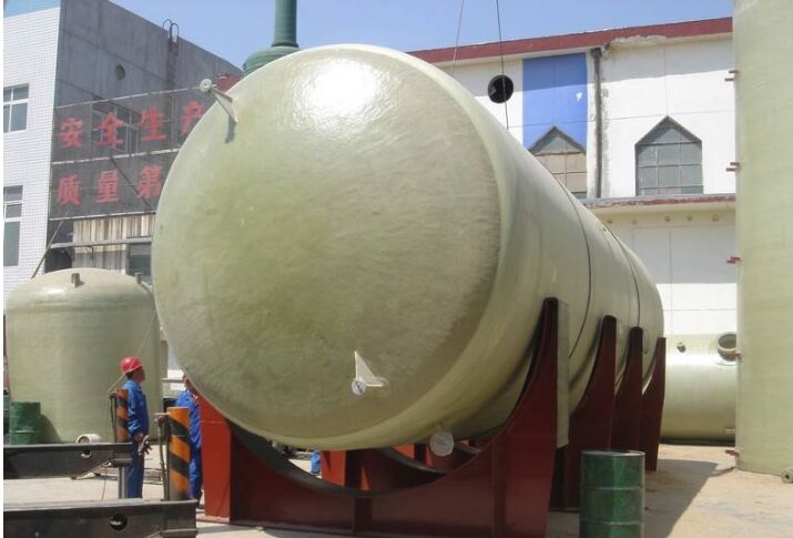 玻璃鋼儲罐安全生產現場